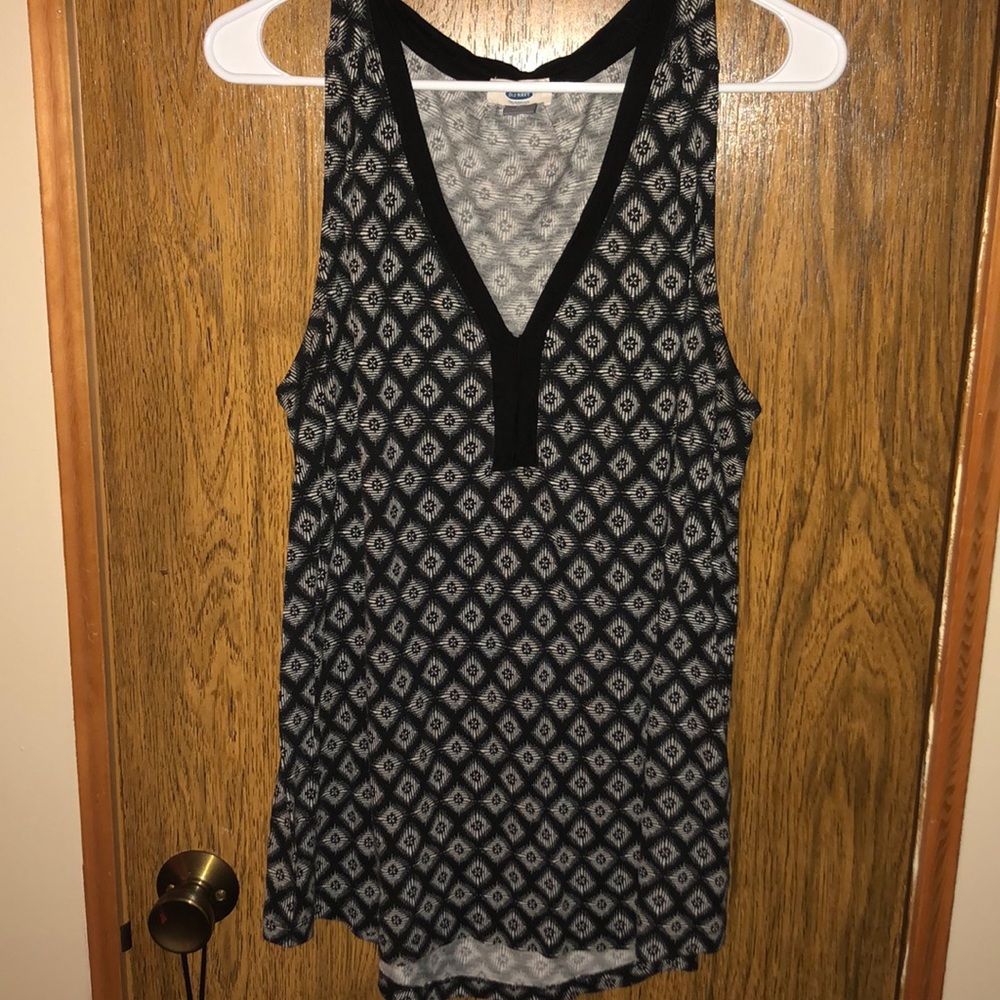 Size XL black and white Old Navy tank top